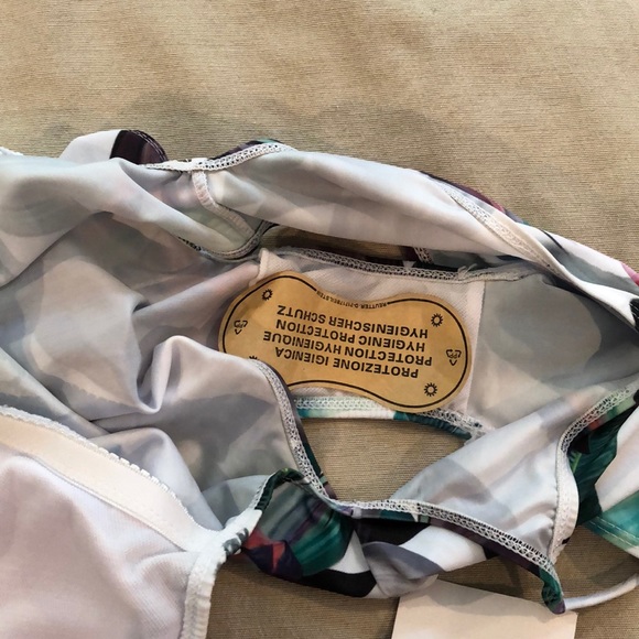 Zaful swimsuit jungle print Large fits like medium - Picture 4 of 4